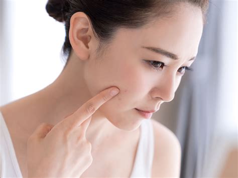 Untuk menghilangkan bopeng bekas jerawat bisa juga di lakukan dengan menggunakan lidah buaya. Tahapan Skin Care yang Perlu Anda Lakukan untuk ...