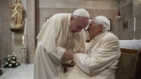el papa francisco pidió rezar por benedicto xvi está muy enfermo
