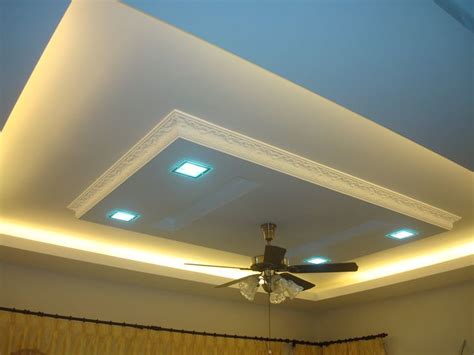 You will need a sloped ceiling housing type that fits your ceiling slope angle to allow the output light to be directed down rather than directed at an angle. Faux plafond tendu ou suspendu : Quel budget prévoir