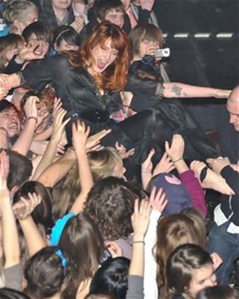 Florence And The Machine Singer Groped During Crowd Surf Daily Star