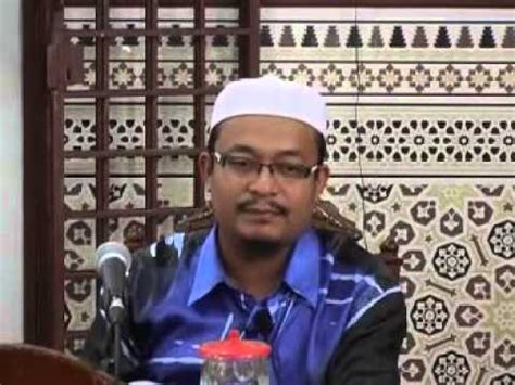 Ibubapanya merupakan seorang guru agama di sekolah di batu kurau, selama. Ustaz Kazim Elias - Menyambung Hubungan Kekeluargaan ...