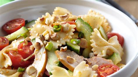 Here's the one pasta salad recipe you need right now. Pastasalade met gerookte kip - De Smaak van Italian Residence