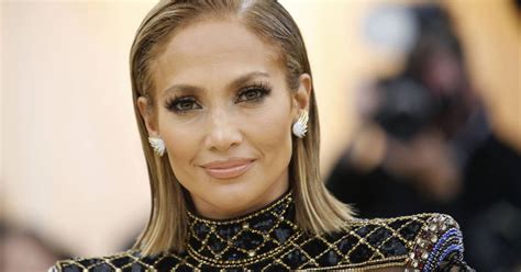 Jennifer Lopez Talks Curves Body Confidence With Instyle