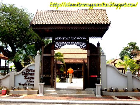 Recherchez parmi 64 établissements et réservez l'hôtel de vos envies avec viamichelin hotel: Alami Terengganu: Desa Ukiran Kayu Istana Tengku Long