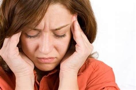Sakit kepala dideskripsikan seperti rasa berat pada kepala, nyeri pada dua sisi kepala depan atau sakit hingga ke bagian leher. Terapi Alami Untuk Sakit kepala - Kahaba - Angi