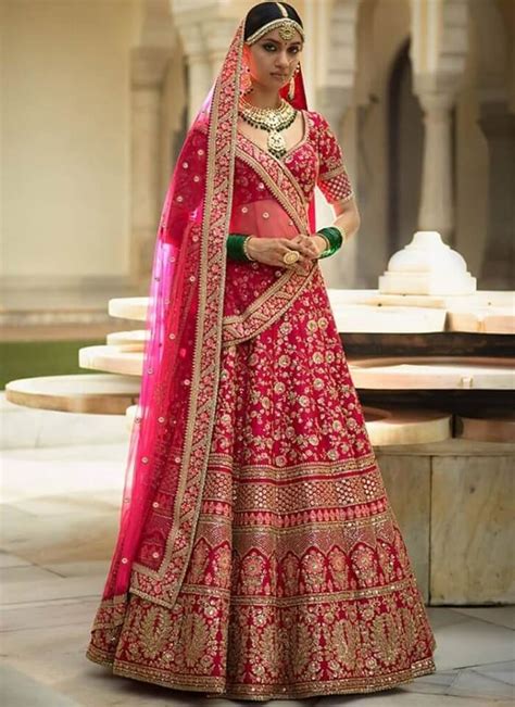 Stunning Bridal Looks For Weddings With Heavy Bridal Lehengas