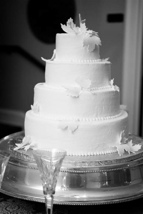 Fall Wedding Cake With Leaves Wedding Stuff Dream Wedding Wedding