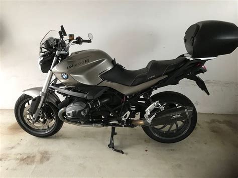 It replaces the r1150r, compared with which it has a 55 lb (25 kg) weight saving and 28% increase in power. Motorrad BMW R 1200 R kaufen auf Ricardo