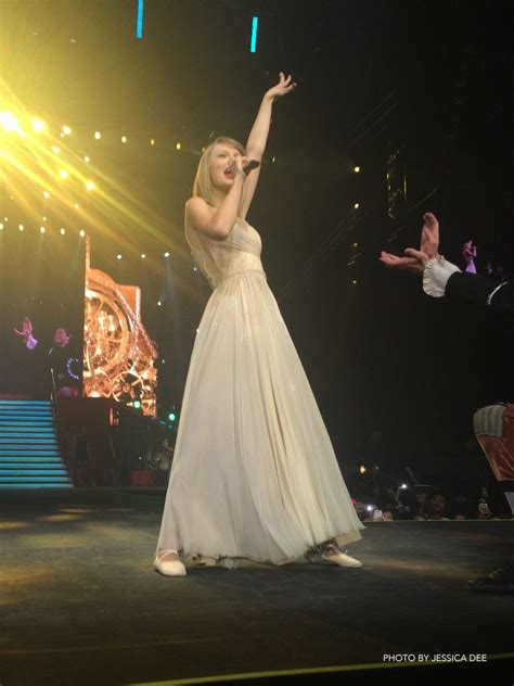 In Photos Taylor Swifts Fabulous Red Manila Concert