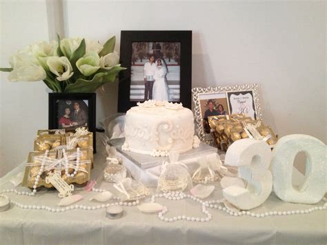 Pearl Wedding Anniversary Like The Table Decor Can Get Cheap Pearl Necklaces Th Wedding