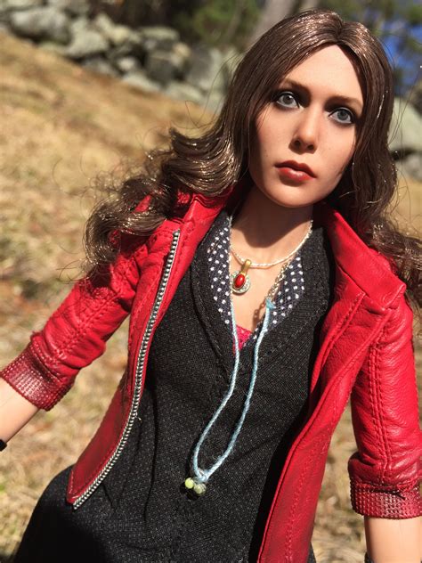 Hot Toys Scarlet Witch Sixth Scale Figure Review And Photos