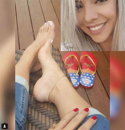 Pin On Havaianas And Sexy Feet
