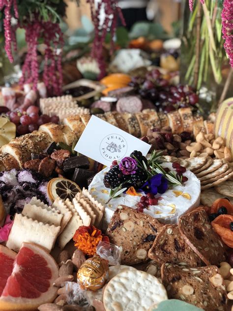 ▪️gourmet tasting boards ▪️styled picnics ▪️events 🍷🧀🥖🍯🥂🍐🌿. Feast and Floral grazing tables in 2020 (With images ...