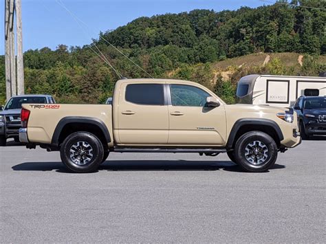 Pre Owned 2016 Toyota Tacoma Sr 4wd Crew Cab Pickup