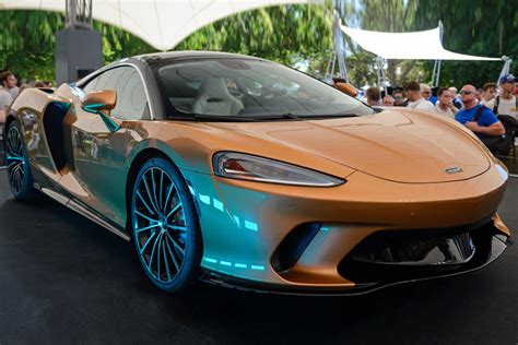 Mclaren Gt Looks Magnificent On The Move Carbuzz
