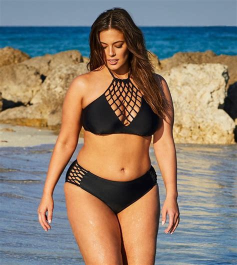 Big Girl Ashley Graham Revealed Her Naked Bathroom Selfie Picture To Flaunt Her Chubby Body