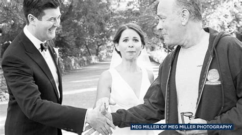 Tom Hanks Crashes Wedding Photo Shoot In Central Park Abc13 Houston