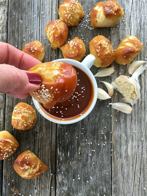 Homemade Pretzel Bites With Garlic Caramel Sauce Good Dinner Mom