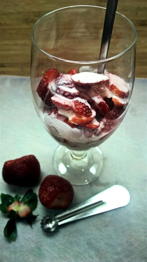 Strawberries Romanoff | Recipe | Low carb desserts, Strawberries ...