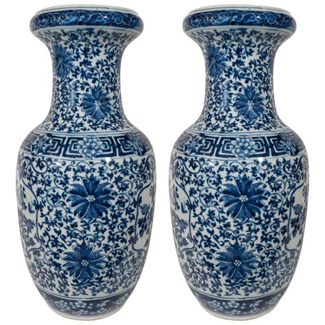 Pair Of Antique Chinese Blue And White Porcelain Vases At 1stdibs