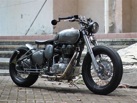 It includes carburetor cleaning and tuning, air filter cleaning, timing. Royal Enfield Bullet 500 Bobber par Jowo Kustom - Belles ...