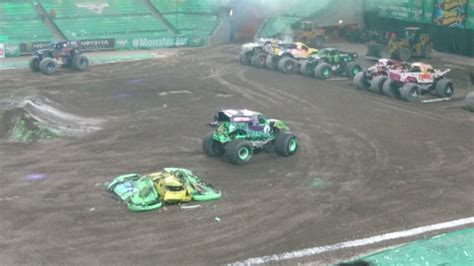 Monster Jam Freestyle 2016 Grave Digger Youtube