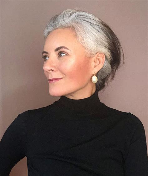 9 Trendy Short Hairstyles For Gray Hair Hairstyles Weekly