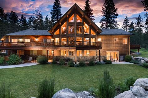 Beautiful Montana Lodge Close To Town But Secluded In The Woods