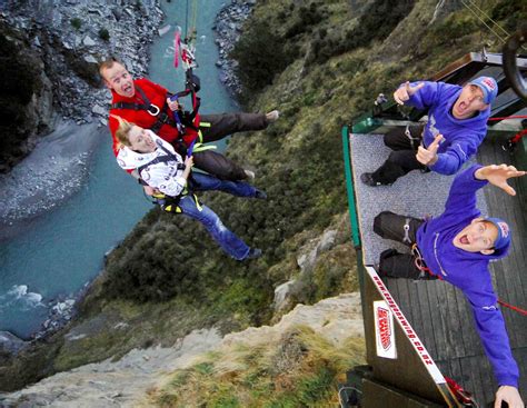 Extreme Bungee Jump: dive into the abyss from the summit of Shotover Canyon