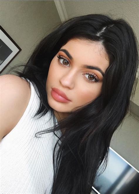 Kylie Jenners Makeup Routine Revealed On Snapchat Beautycrew
