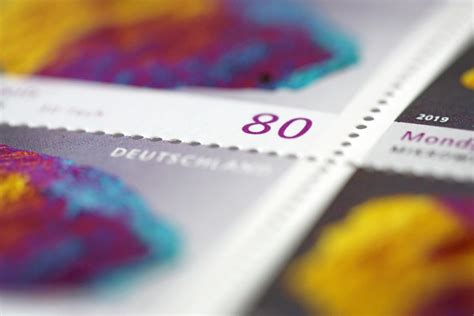 Briefmarken kaufen können sie in jeder postfiliale oder online und diese sogar. Briefmarke Aufkleben Wo