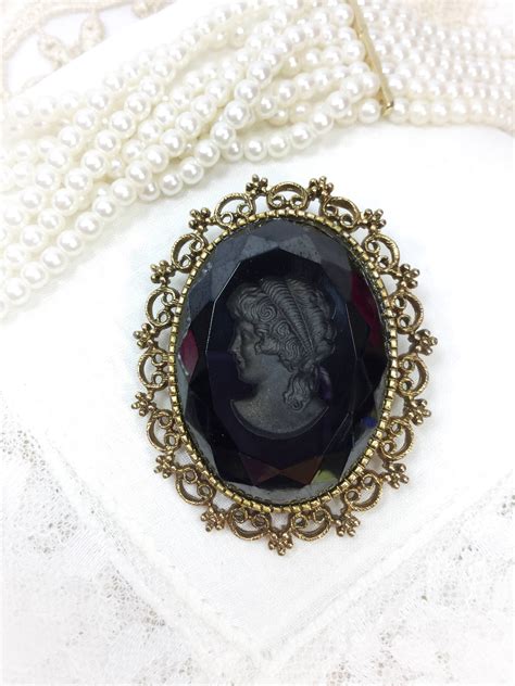 Stunning Black Cameo Broochpin With Gold Accents And Filigree Border