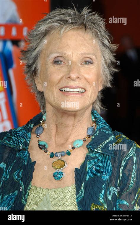 Cloris Leachman At The World Premiere Of The Longest Yard Held At Mann Grauman S Chinese