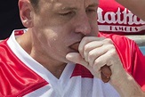 Defending champ Joey Chestnut sets record with 74 hot dogs - Chicago ...