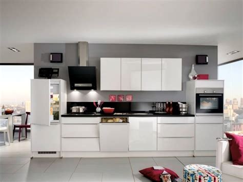 They're glamorous in all the right places, without feeling cold or stark, thanks to stunning wixom door style. Modern high gloss kitchen in white - 20 dream kitchens ...