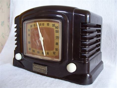 Listen to free internet radio and podcasts. Vintage Radio Shack 1940s Replica AM/FM Radio With ...