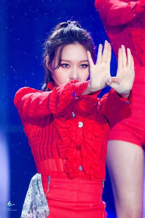 Dreamcatcher Siyeon Cute Sexy Funny Hot Red Stage