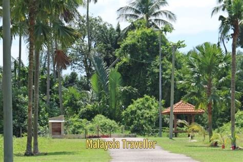 Here you will find one or more explanations in english for the word perigi. Perigi Portugis - Old Portuguese Well in Melaka