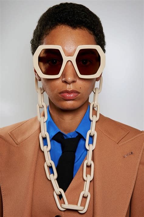 Wird Guccis Sonnenbrillenkette Das Beliebteste Accessoire Für Sommer 2020 Fashion Sunglasses