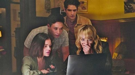 Lucy hale, tyler posey, violett beane format file.: 'Truth or Dare' Review: Scary Smiles Are the Best Part of ...