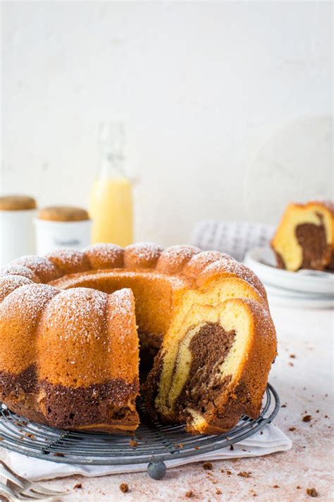 Dieser kuchen ist für einen trockenen kuchen überraschend saftig. Marmorkuchen mit Eierlikör und Nutella | Simply Yummy