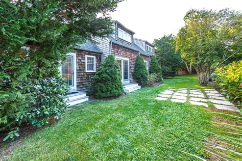 86 Hedges Ln In Amagansett Out East