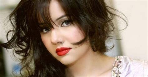 Pakistani Singer Rabi Pirzada Says Shell Quit Showbiz After Her Nude
