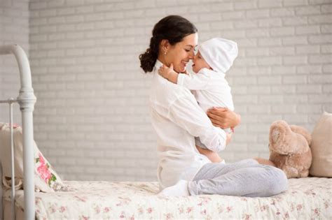 Perkembangan Bayi Mengikut Peringkat Selepas Kelahiran Yang Normal