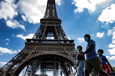République française, δφα έχει πρωτεύουσα το παρίσι, επίσημη γλώσσα την γαλλική και νόμισμα το ευρώ. Γαλλία: Απαγόρευση κυκλοφορίας στο Παρίσι από το βράδυ της Παρασκευής - ΤΑ ΝΕΑ