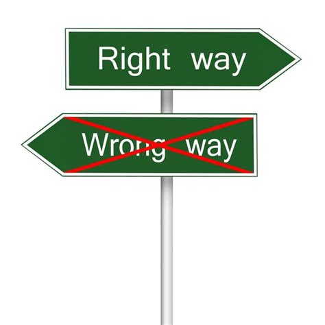 Right Way And Wrong Way Sign — Stock Vector © Devke 5104093