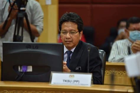 Of course, netizens have been reacting very negatively towards the news, questioning the identity of the person and what he has. Selamat Bersara YBhg Dato' Azizan bin Mohamad Sidin, TKSU ...