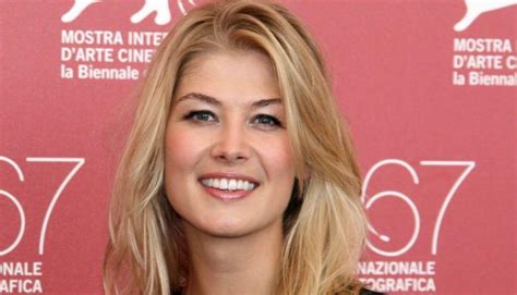 Rosamund Pike Height Weight Measurements Bra Size Shoe Size