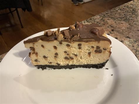[homemade] Peanut Butter Cheesecake With Oreo Crust Chocolate Chips Herseys Ganache And Reese