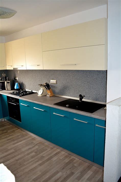 Mobilier Bucatarie Mdf Vopsit Turquoise Lucios Ral 5021 Si Bej Mat